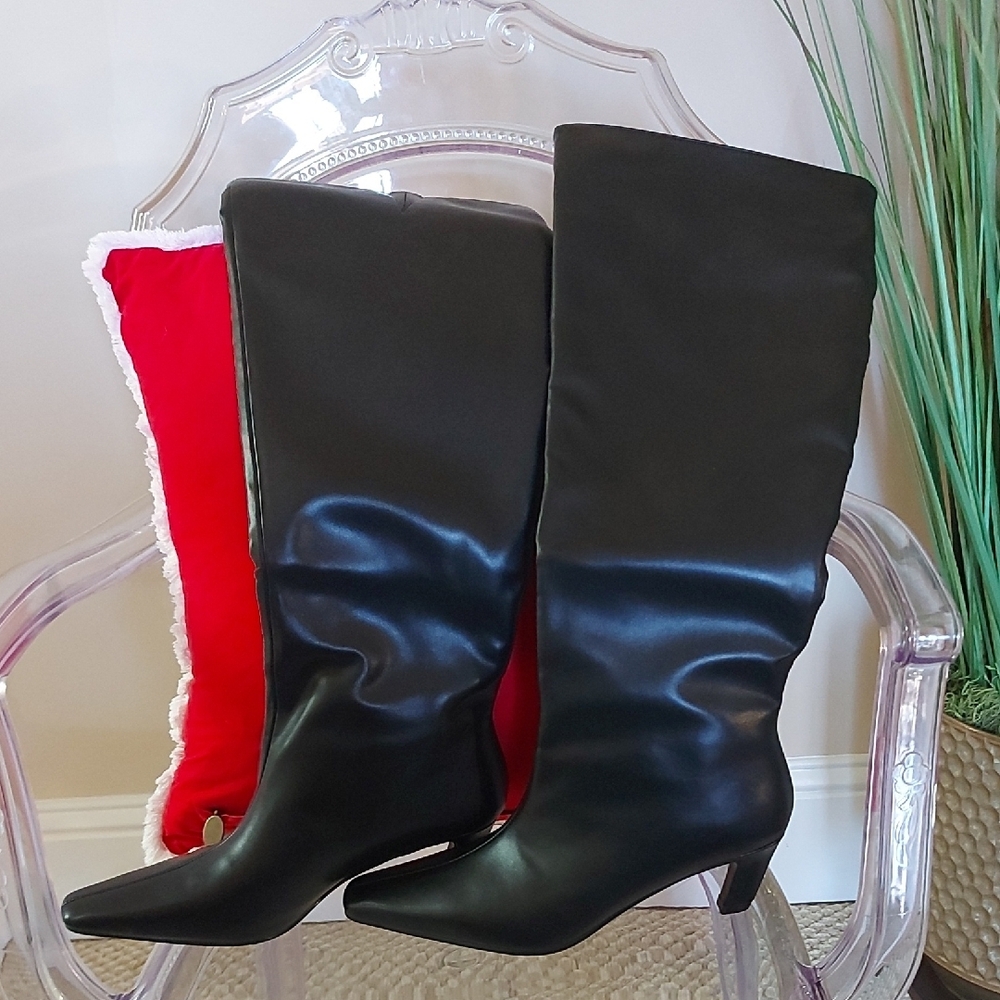 Black Heeled Boots with Matte and Shiny Finish